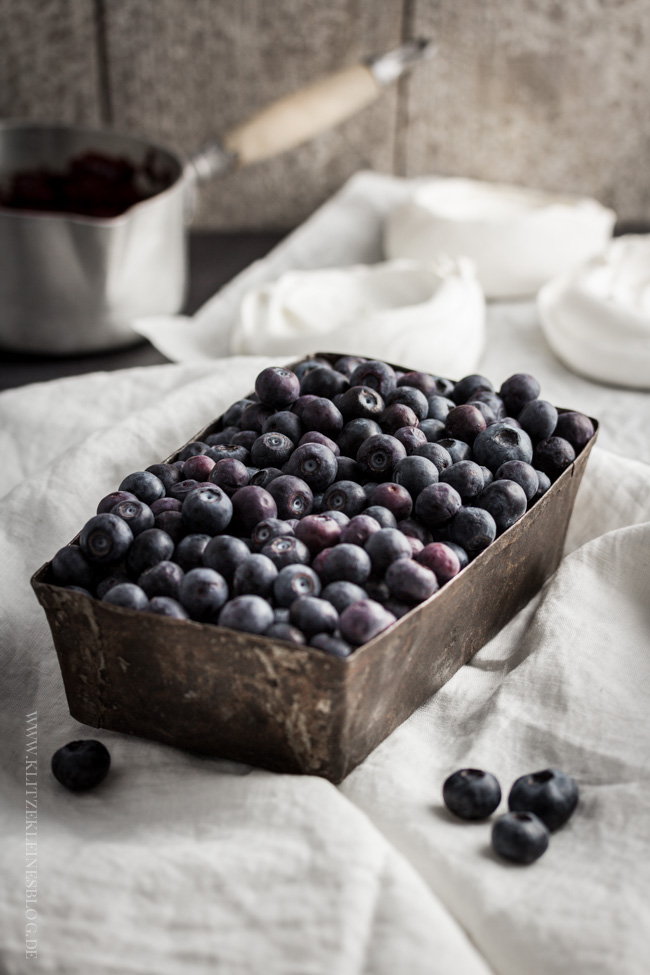 blueberries and cream pavlova-050