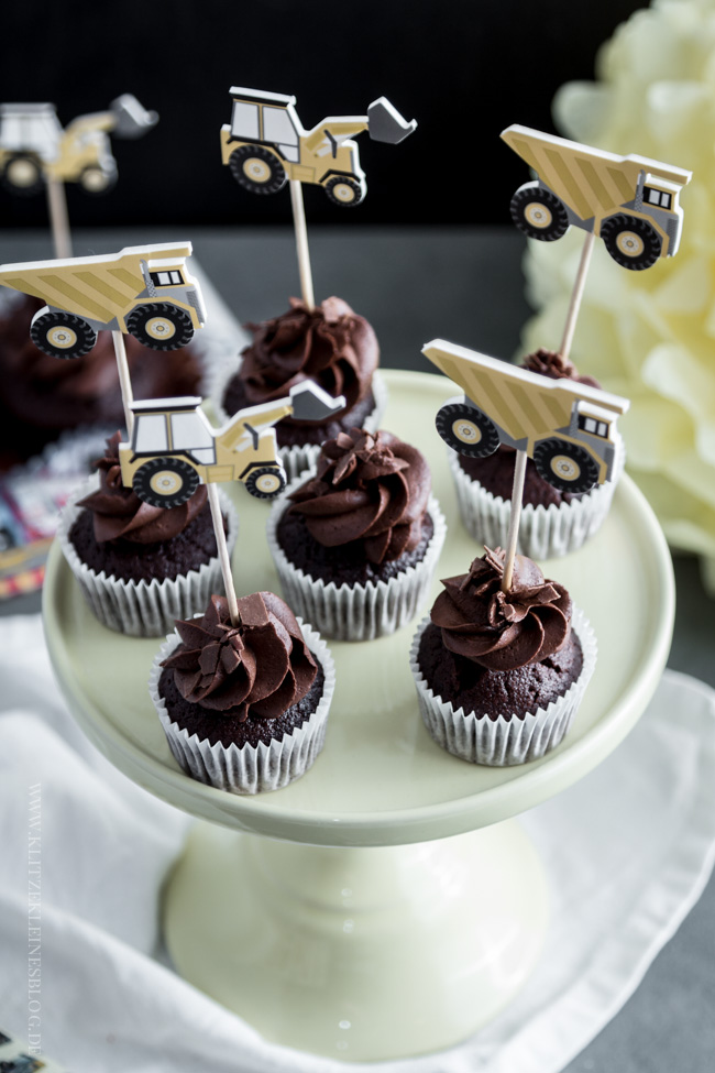 death-by-chocolate-birthday-cupcakes-020