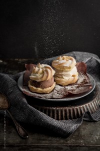{ HOLY MOLY! } Weihnachtliche Windbeutel mit Vanilla & Belgian Chocolate Eiscreme – Mein Dessert für die köstlichste Zeit des Jahres