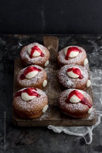 Gefüllte Himbeer-Cheesecake-Berliner – Mein liebstes Rezept für die jecke Jahreszeit