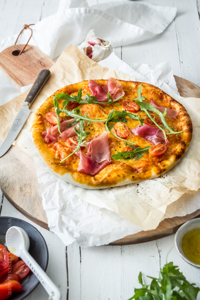 Pizza mit Cheddar Ruccola und Parmaschinken-043 | KLITZEKLEIN