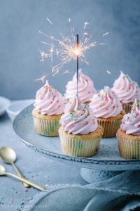 Party on! Das einfache Rezept für Konfetti Cupcakes