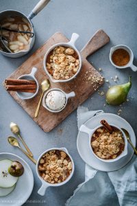 Sweet Soulfood – Das Rezept für Birnen Crumble mit Zimt und hausgemachtem Vanilleeis