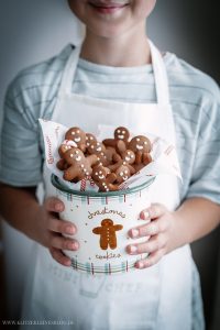 In der Weihnachtsbäckerei: Das einfache Rezept für Lebkuchenmann Kekse / Gingerbread Men Cookies